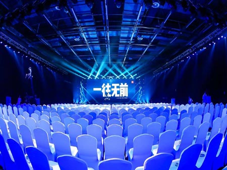 小米十周年活動(dòng)除了有雷軍公開演講，還有蘭博基尼卡丁車互動(dòng)比賽