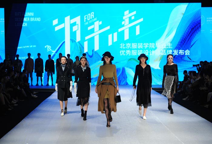 服裝發(fā)布會策劃一定要注意T臺秀